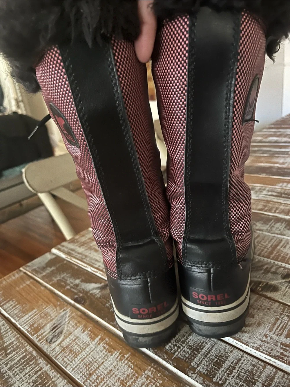 Sorel Women's Pink and Black Lace-Up Fur-Trim Snow Boots